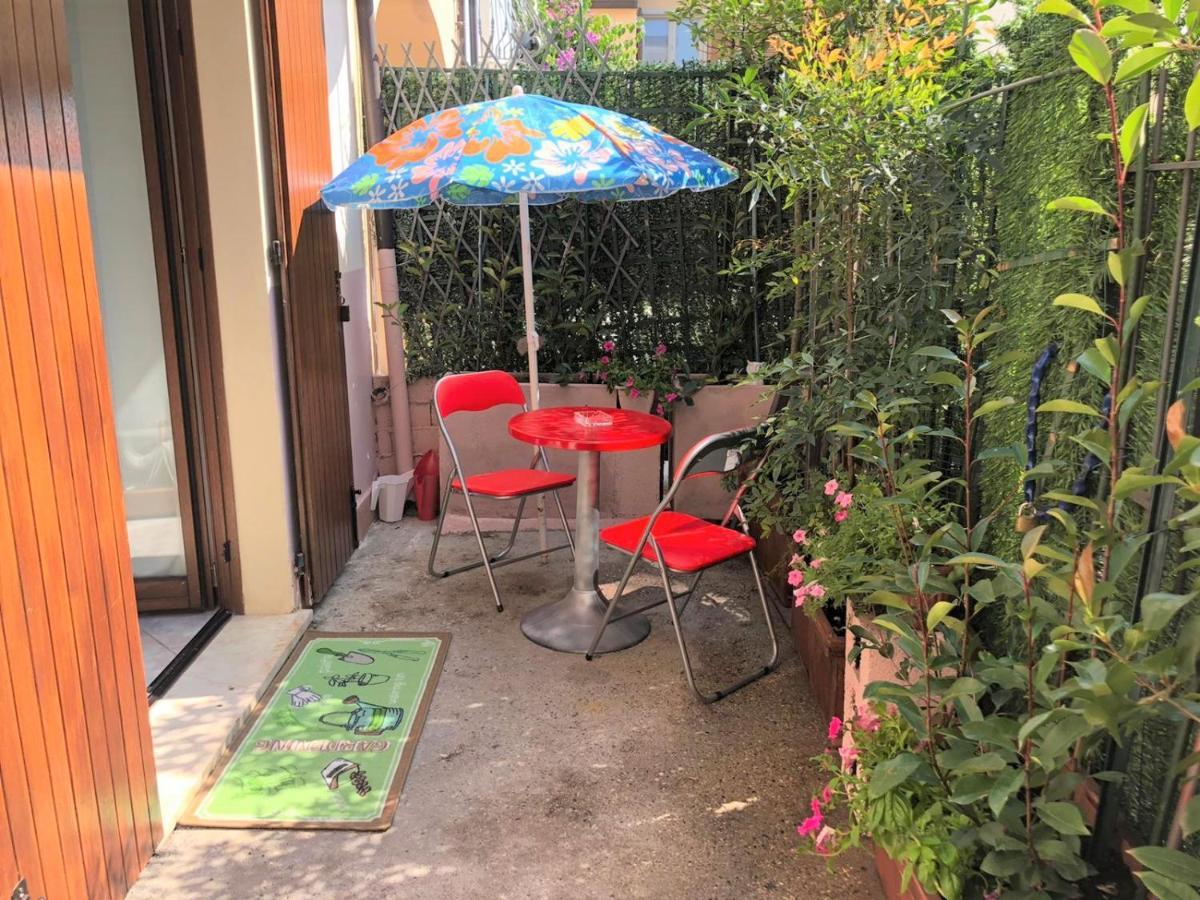 Oasi Di Paradiso - Comfy Private Apartment On Ground Floor With Terrace Desenzano del Garda Eksteriør billede